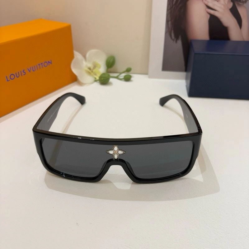 Louis Vuitton Sunglasses WellDesigned 280445