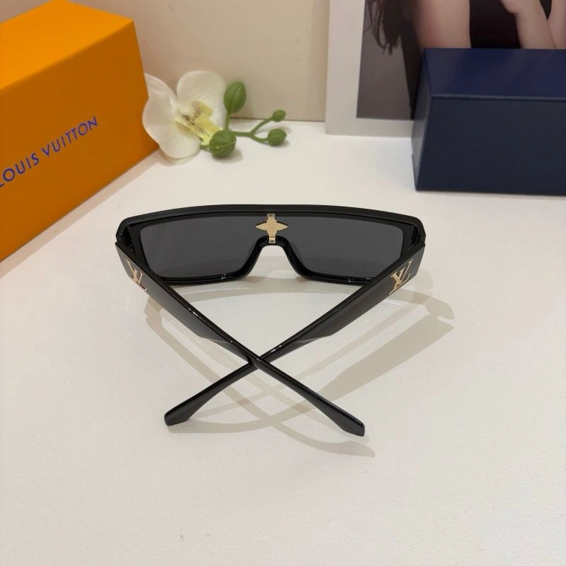 Louis Vuitton Sunglasses WellDesigned 280445