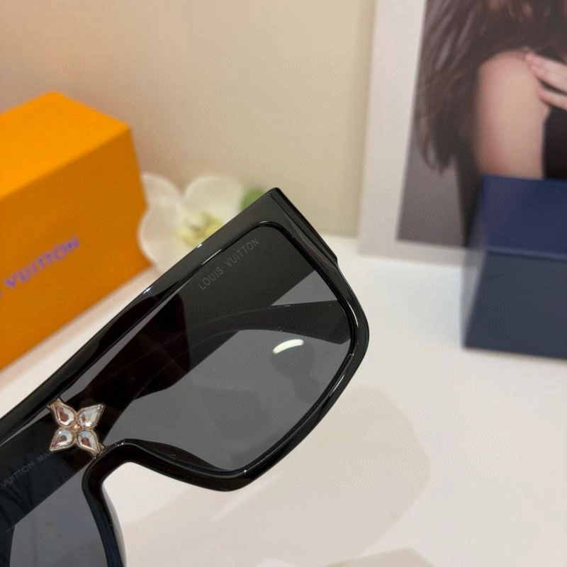 Louis Vuitton Sunglasses WellDesigned 280445