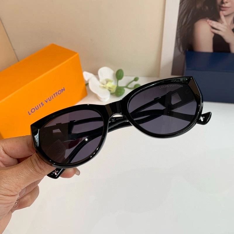 Louis Vuitton Sunglasses EasyMatch 280440