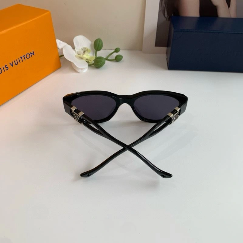 Louis Vuitton Sunglasses EasyMatch 280440
