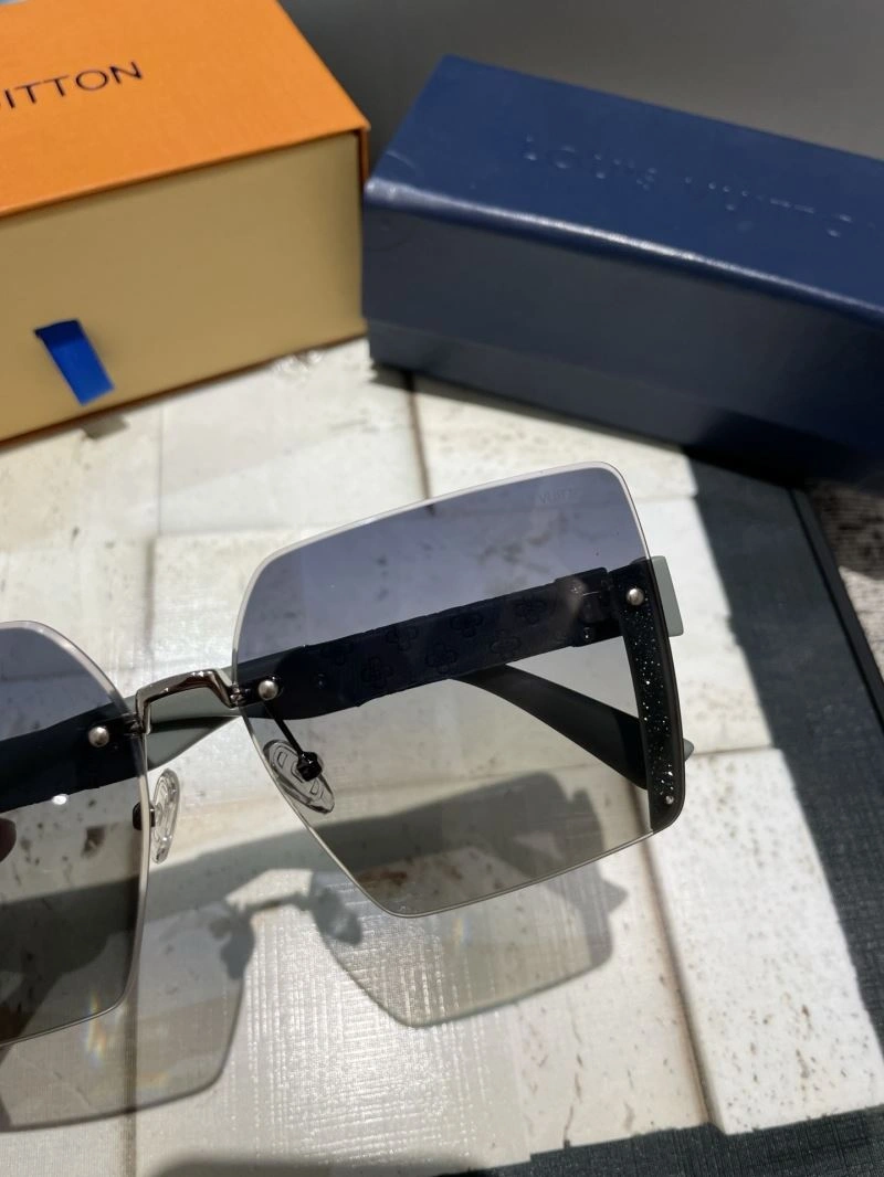 Louis Vuitton Sunglasses Compact 280430