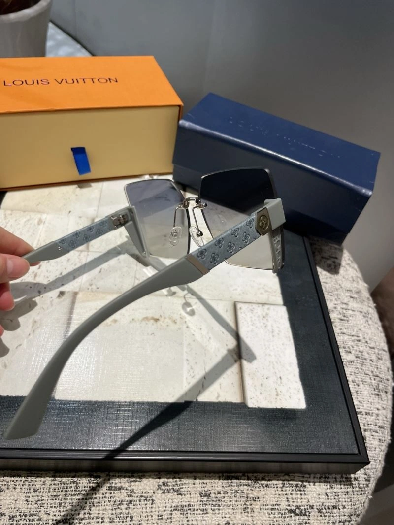 Louis Vuitton Sunglasses Compact 280430