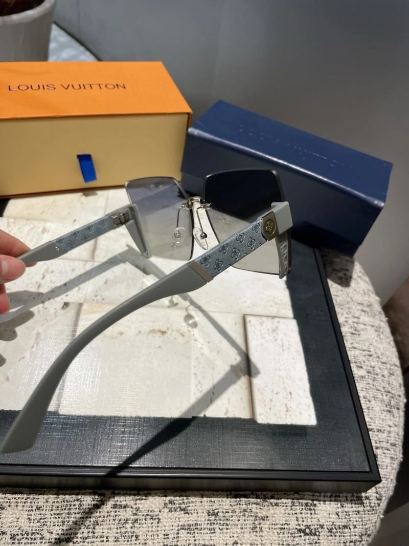 Louis Vuitton Sunglasses Compact 280430