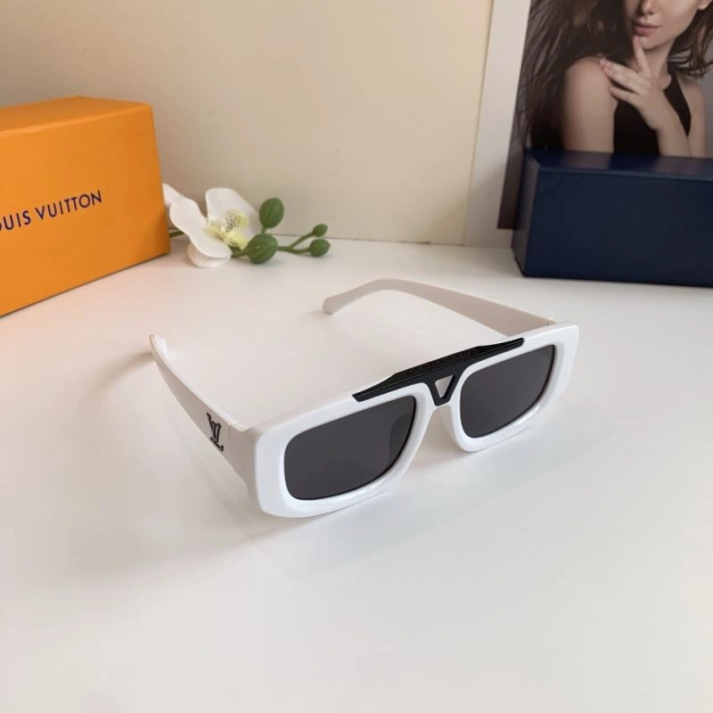 Louis Vuitton Sunglasses Attractive 280425