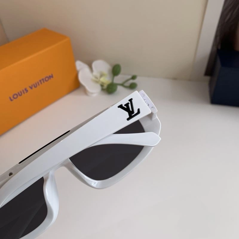 Louis Vuitton Sunglasses Attractive 280425
