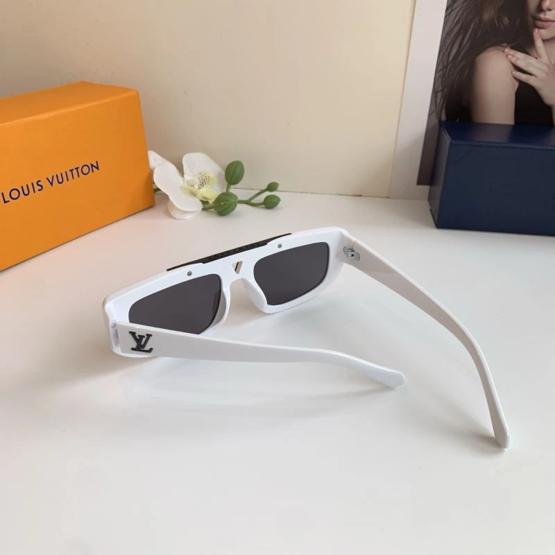 Louis Vuitton Sunglasses Attractive 280425