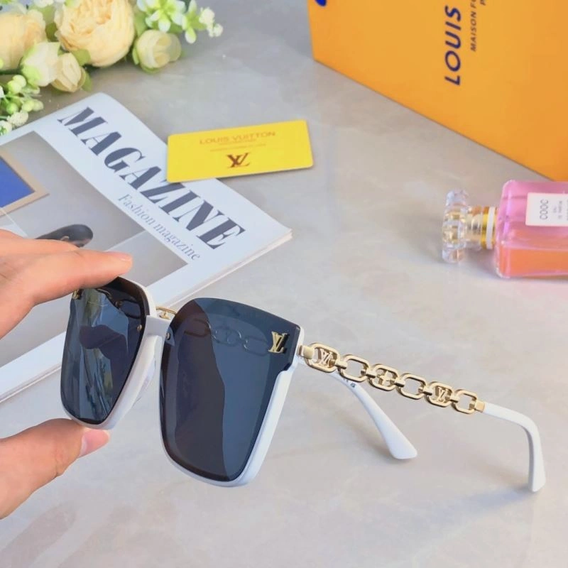 Louis Vuitton Sunglasses UrbanChic 280421