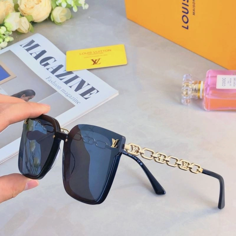 Louis Vuitton Sunglasses UrbanChic 280421
