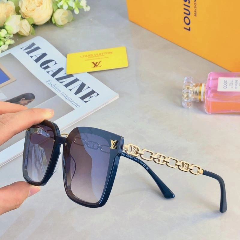 Louis Vuitton Sunglasses UrbanChic 280421