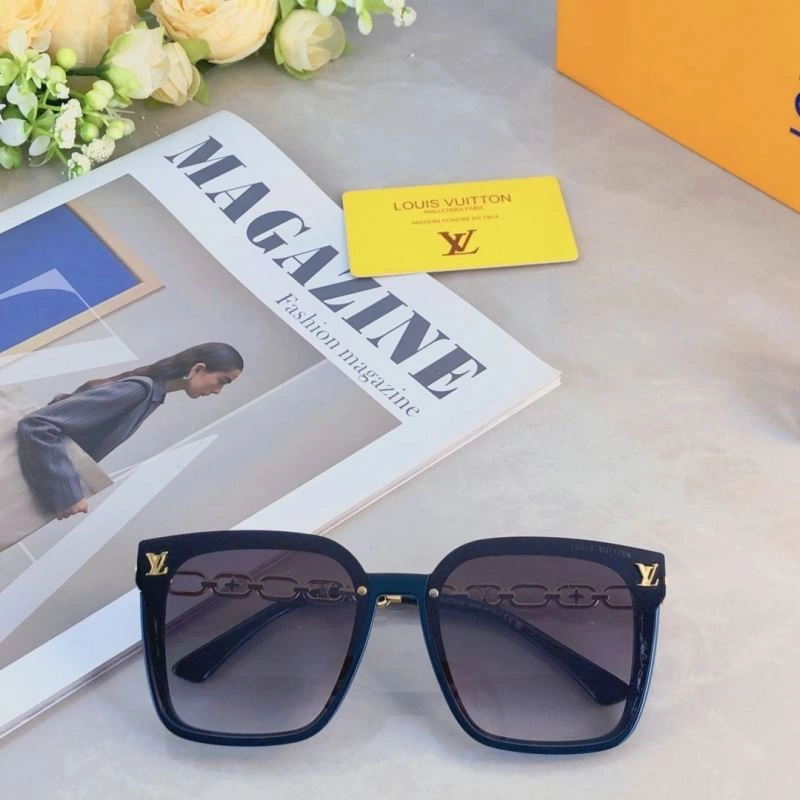 Louis Vuitton Sunglasses UrbanChic 280421