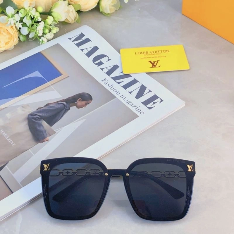 Louis Vuitton Sunglasses UrbanChic 280421