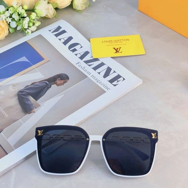 Louis Vuitton Sunglasses UrbanChic 280421