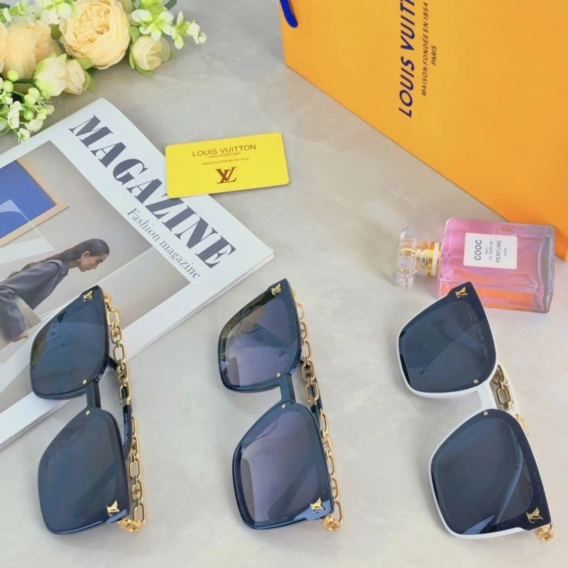 Louis Vuitton Sunglasses UrbanChic 280421