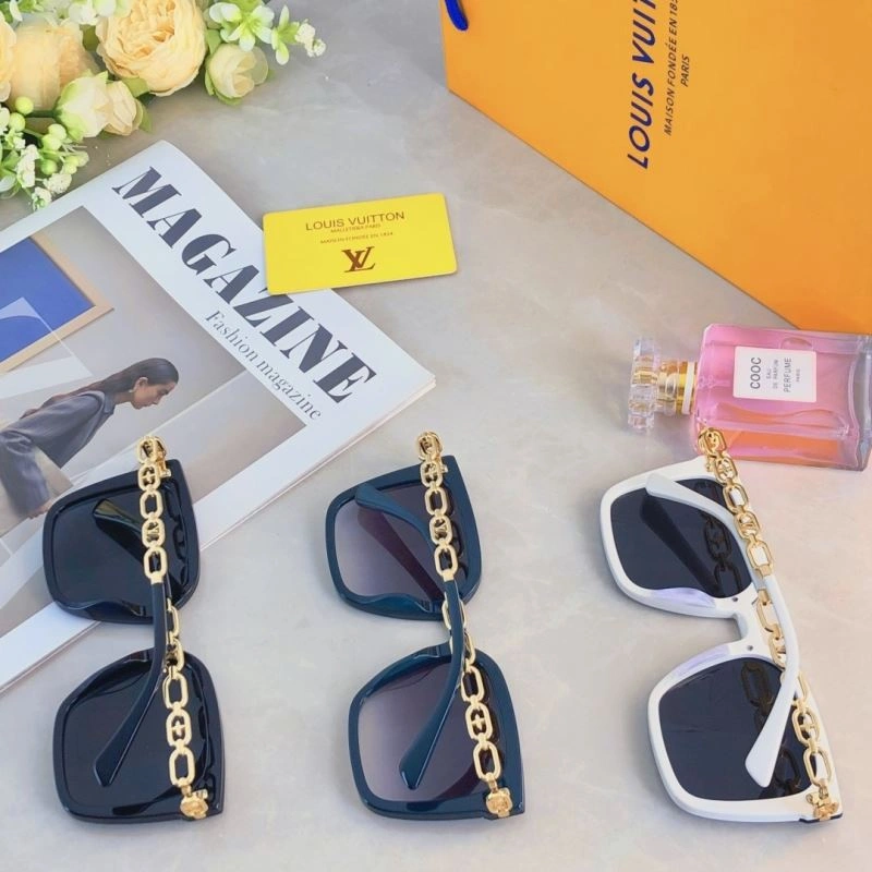 Louis Vuitton Sunglasses UrbanChic 280421