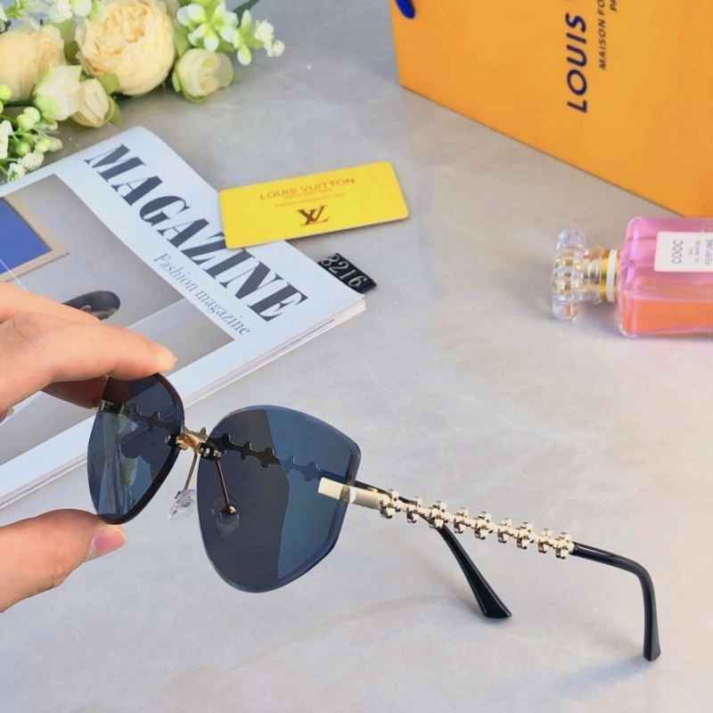 Louis Vuitton Sunglasses Premium 280406