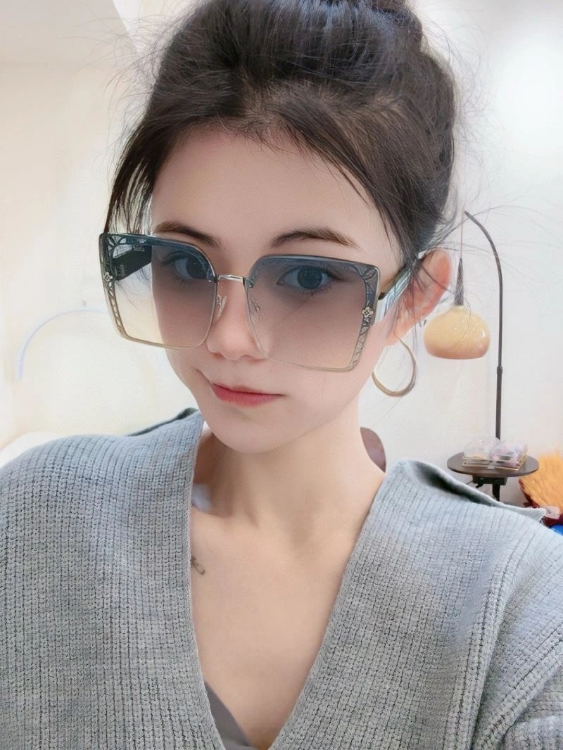 Louis Vuitton Sunglasses Sleek 281057