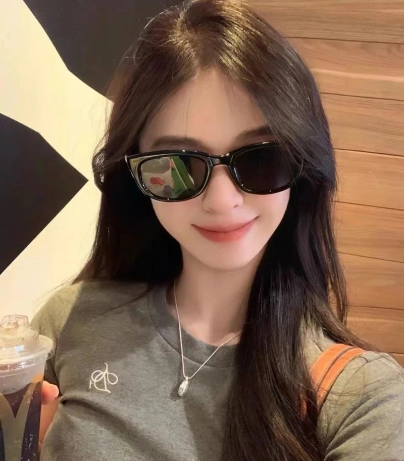 EyeCatching Louis Vuitton Sunglasses 281080