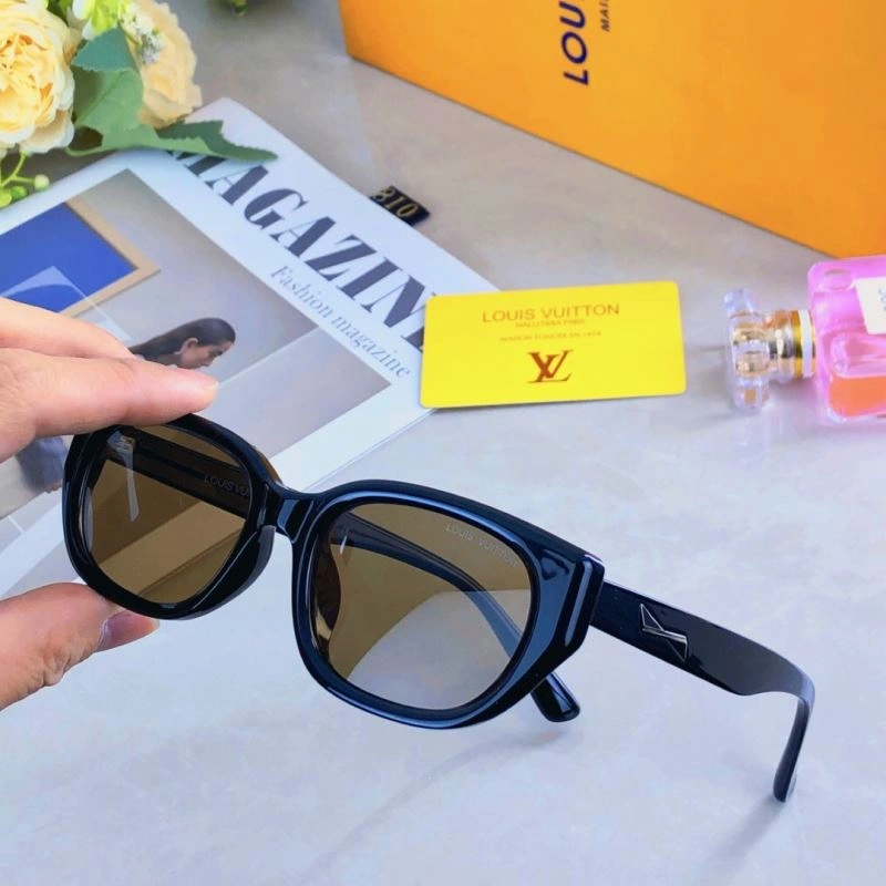 EyeCatching Louis Vuitton Sunglasses 281080