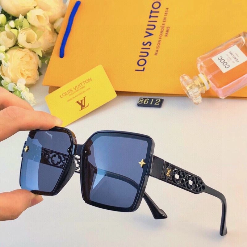 Louis Vuitton Sunglasses Versatile 281033