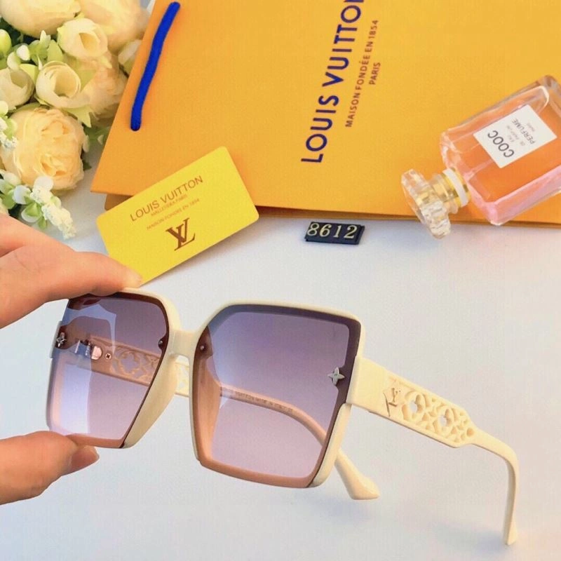 Louis Vuitton Sunglasses Versatile 281033