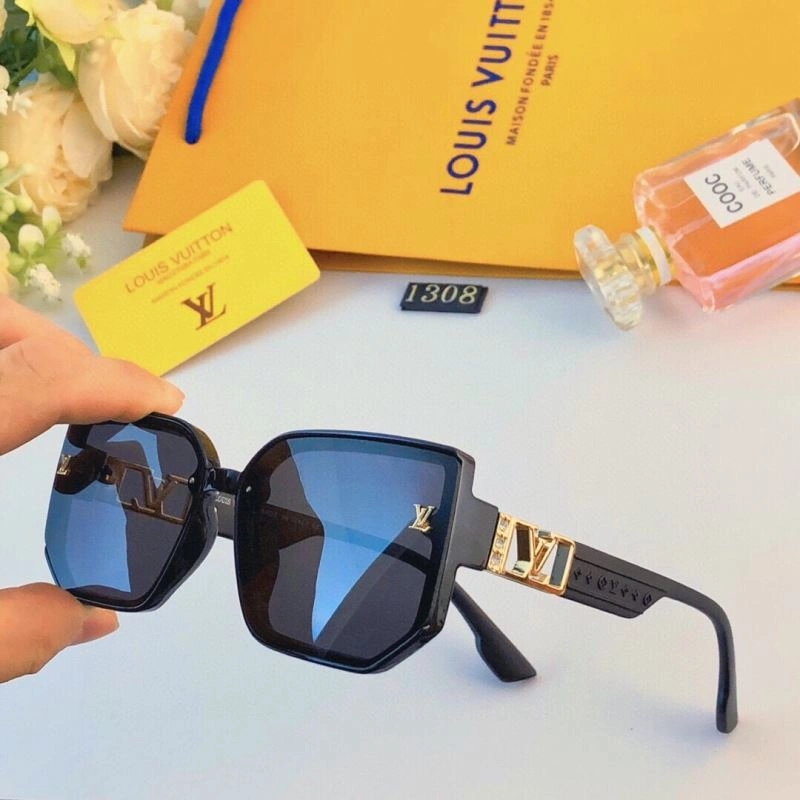 Effortless Louis Vuitton Sunglasses 281035