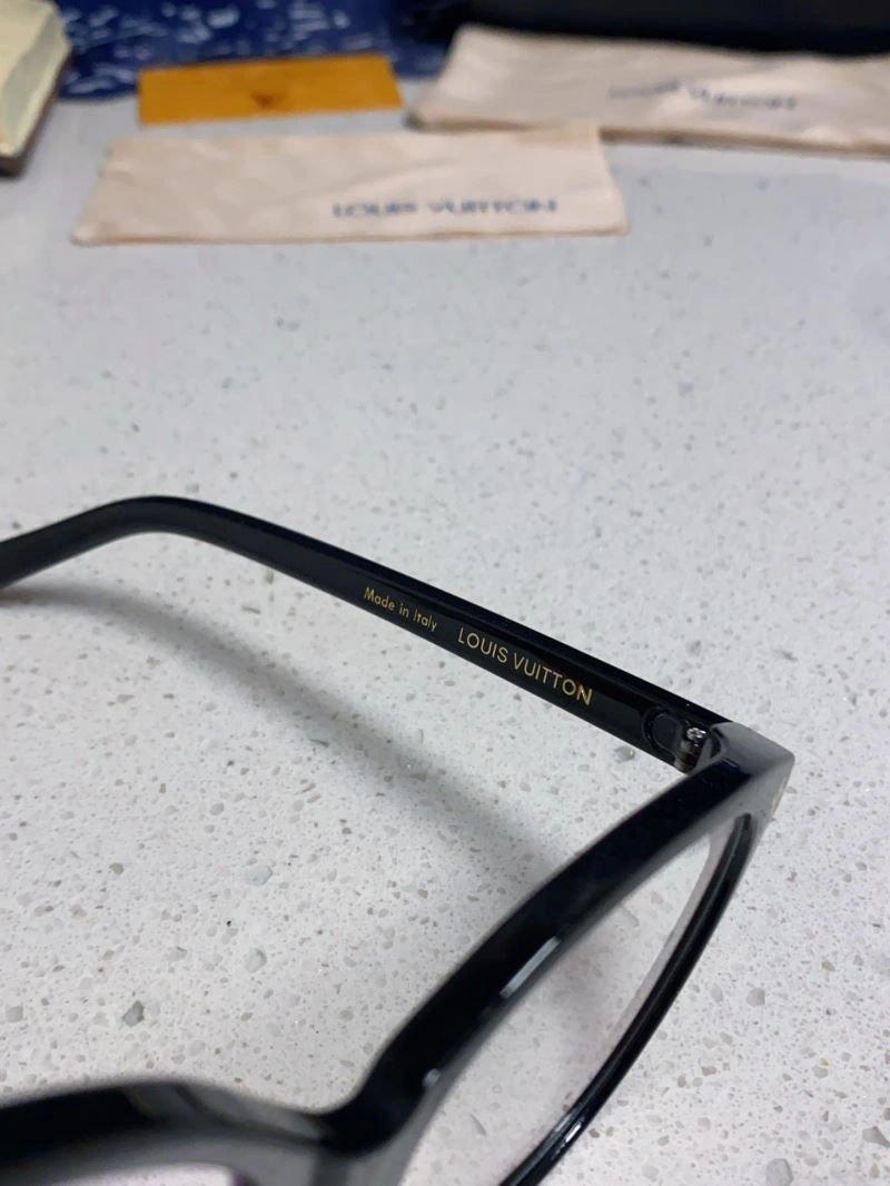 Louis Vuitton Sunglasses Durable 281010