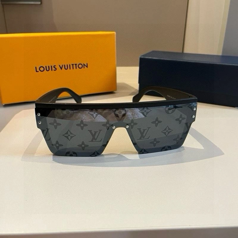 Lightweight Louis Vuitton Sunglasses 280981
