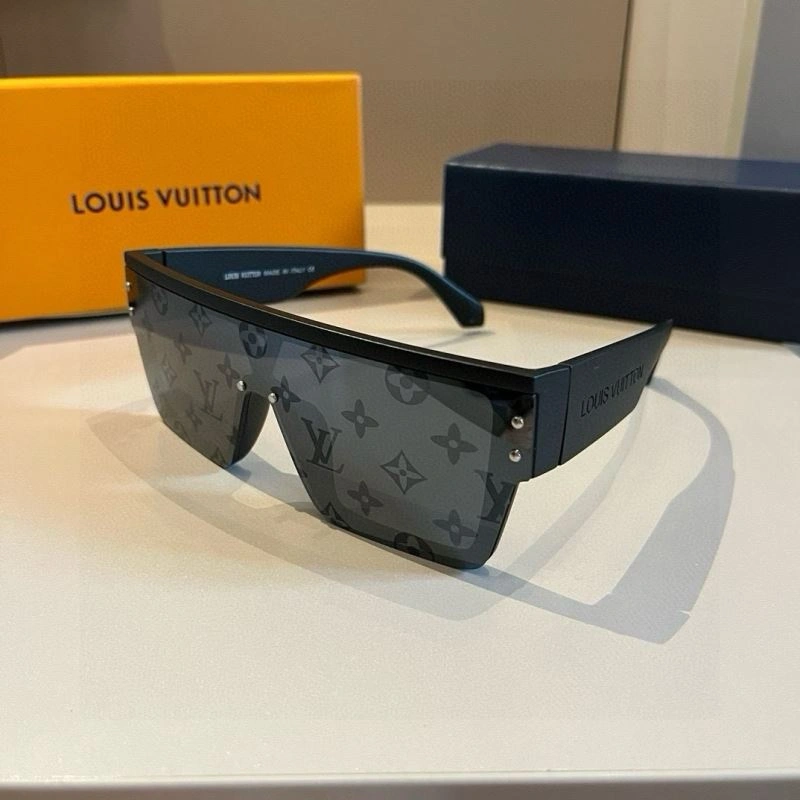 Lightweight Louis Vuitton Sunglasses 280981