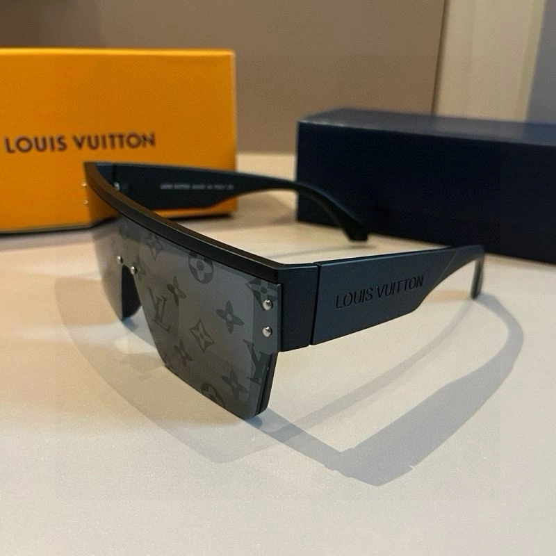 Lightweight Louis Vuitton Sunglasses 280981