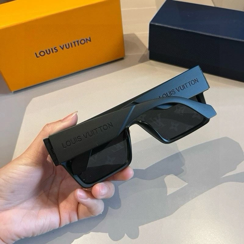 Lightweight Louis Vuitton Sunglasses 280981