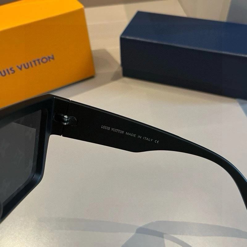Lightweight Louis Vuitton Sunglasses 280981