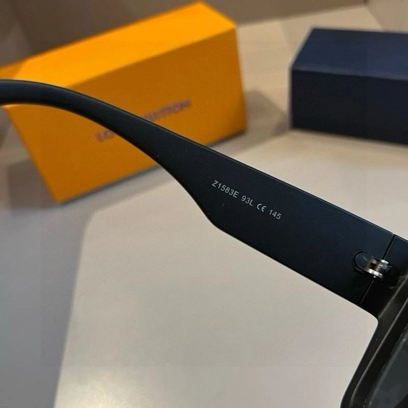 Lightweight Louis Vuitton Sunglasses 280981