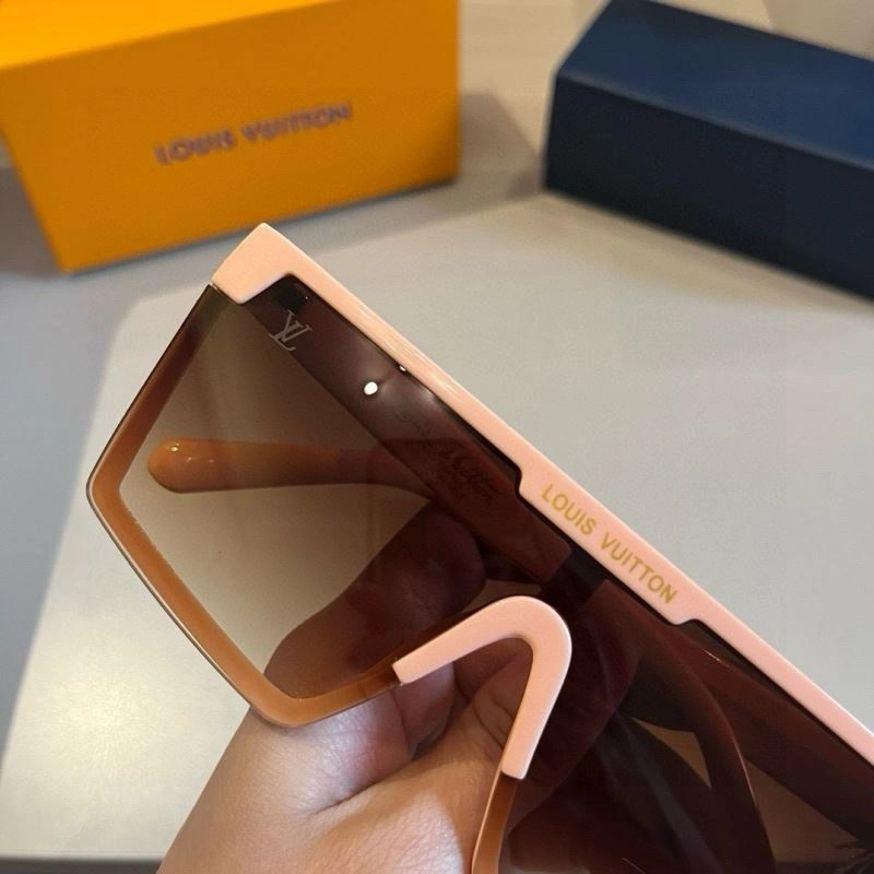 Louis Vuitton Sunglasses Attractive 280978