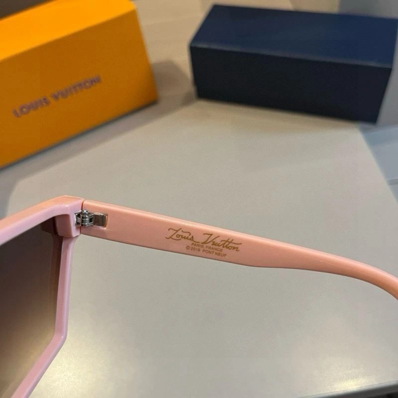 Louis Vuitton Sunglasses Attractive 280978