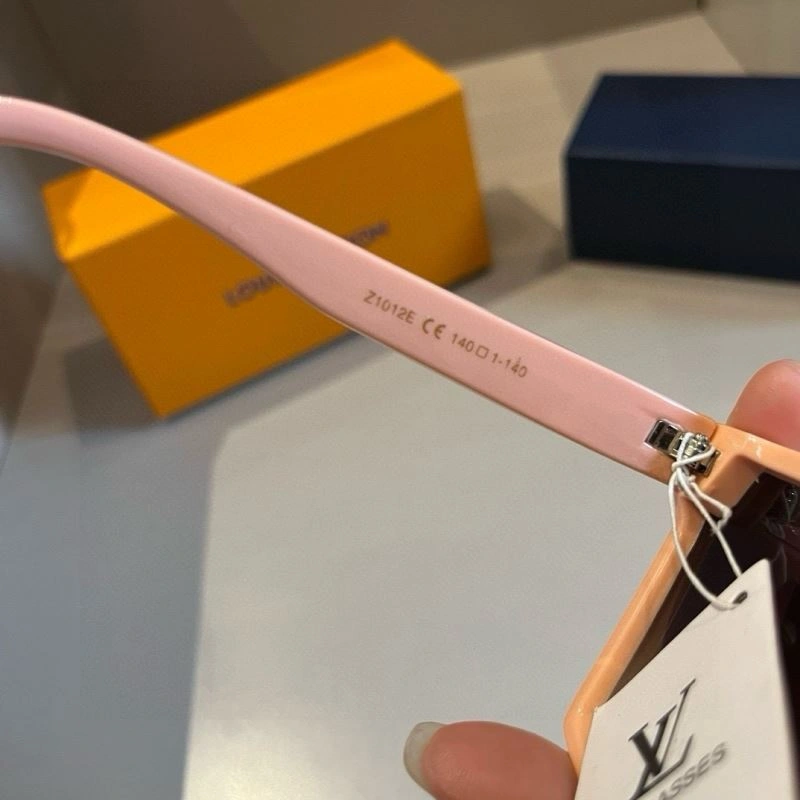 Louis Vuitton Sunglasses Attractive 280978