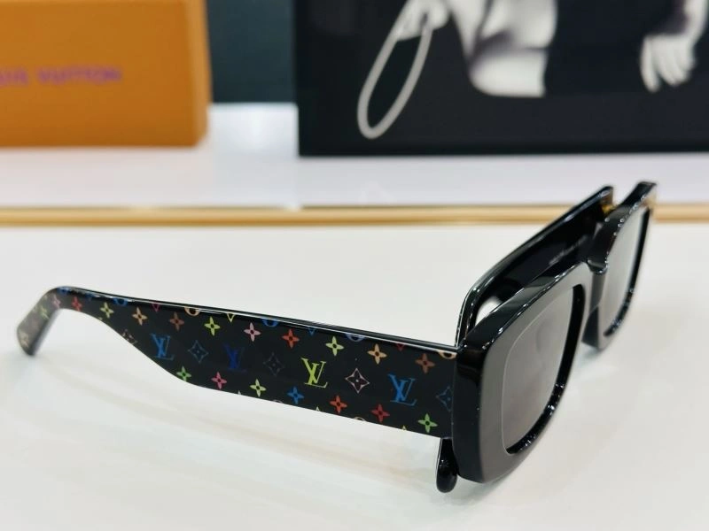 Louis Vuitton Sunglasses Refined 280975