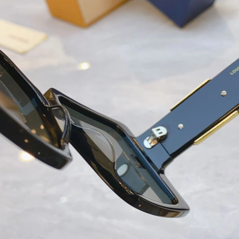 Louis Vuitton Sunglasses Elegant 281003