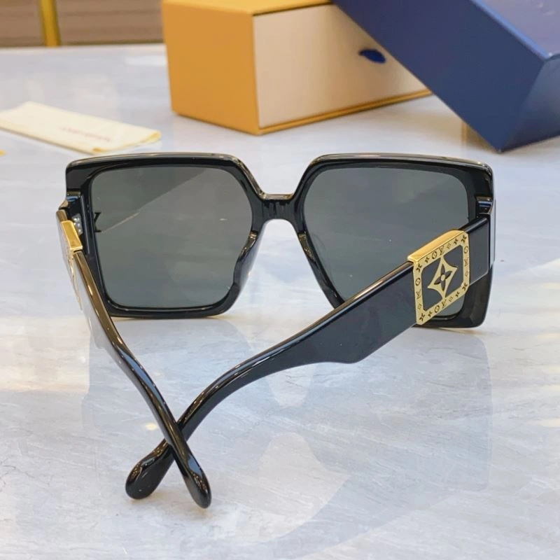 Louis Vuitton Sunglasses Elegant 281003