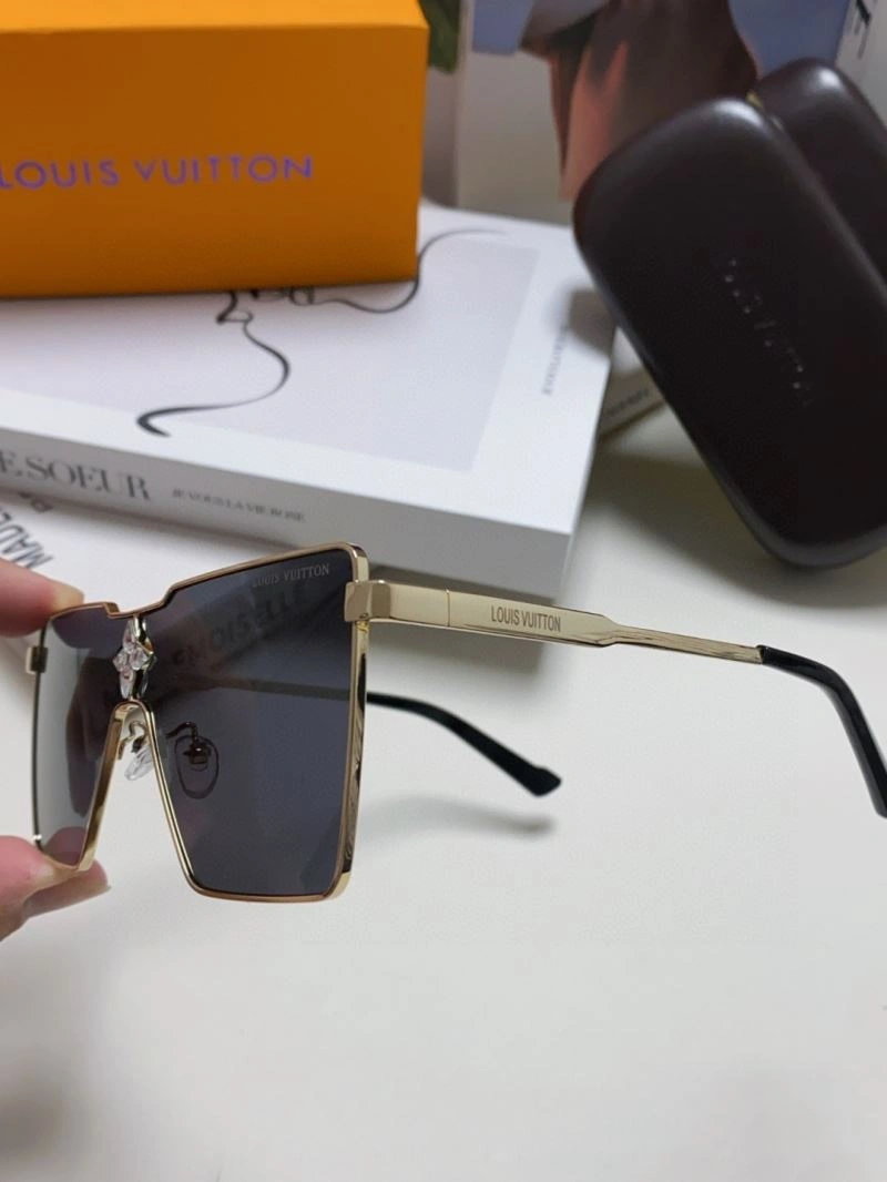 Louis Vuitton Sunglasses Bold 281005