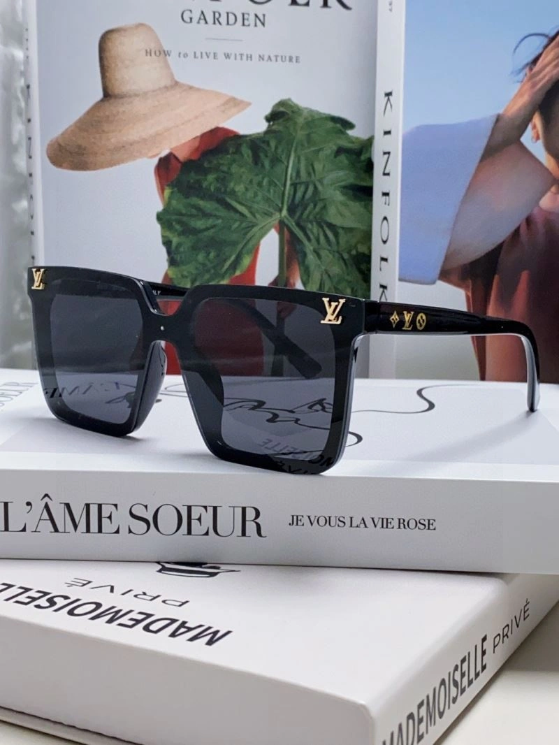Louis Vuitton Sunglasses Elegant 280987