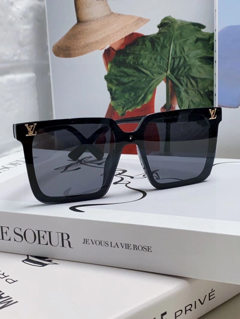 Louis Vuitton Sunglasses Elegant 280987