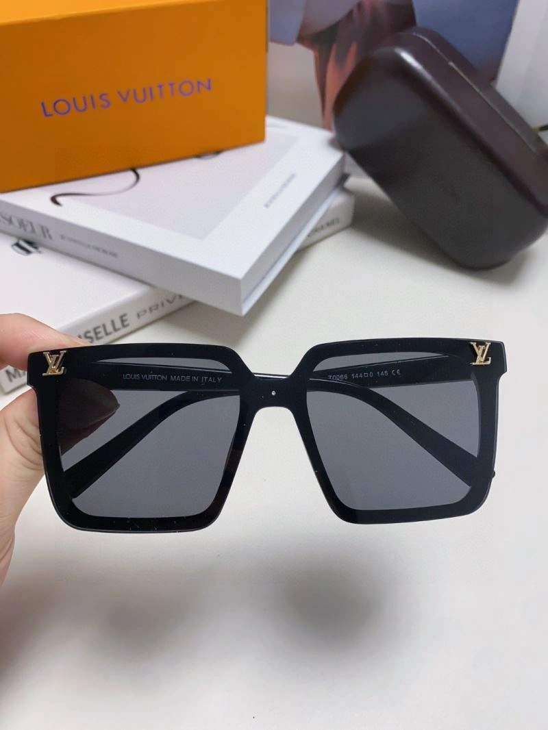 Louis Vuitton Sunglasses Elegant 280987