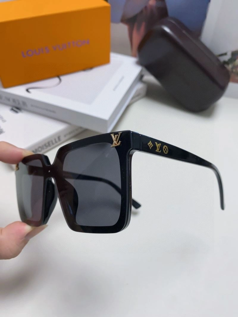 Louis Vuitton Sunglasses Elegant 280987