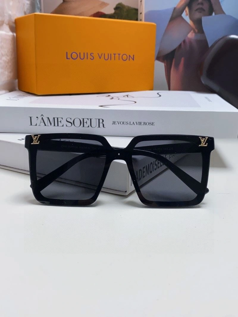 Louis Vuitton Sunglasses Elegant 280987