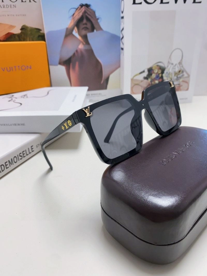 Louis Vuitton Sunglasses Elegant 280987