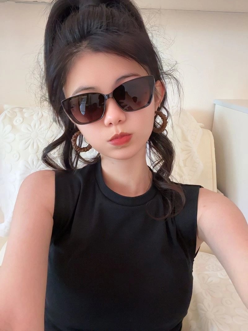 Louis Vuitton Sunglasses Minimalist 280966
