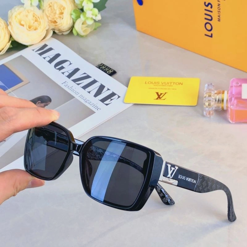 Casual Louis Vuitton Sunglasses 280960