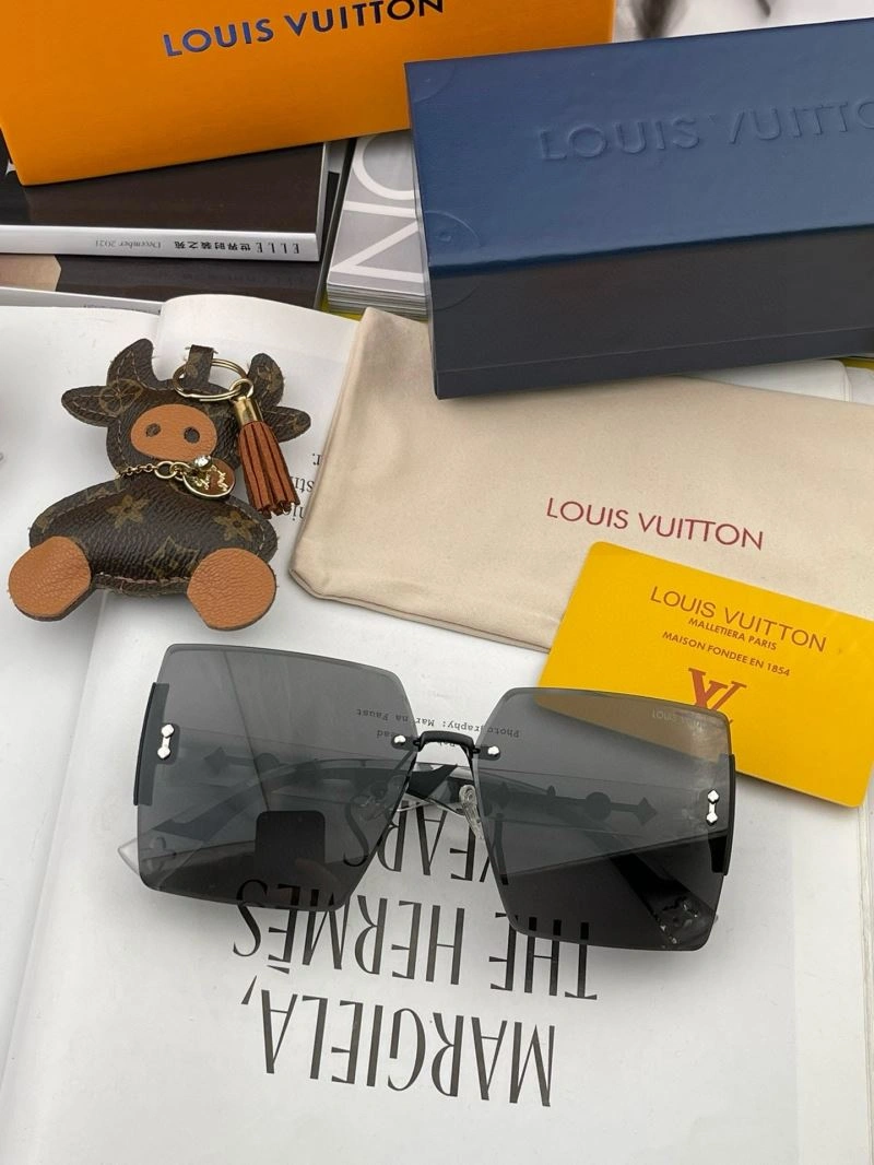 Louis Vuitton Sunglasses Effortless 280930