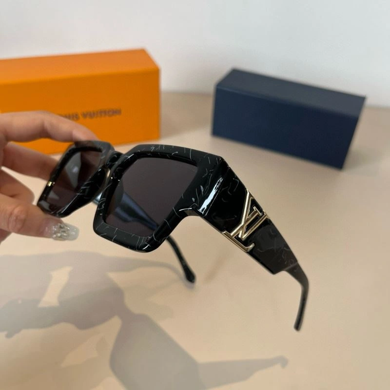 Louis Vuitton Sunglasses Functional 280892